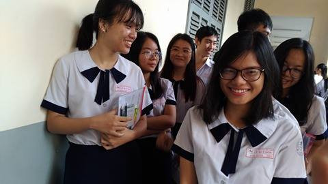 Thi THPT: Đề văn dễ thở, phát hiện thí sinh mang tài liệu vào phòng thi ảnh 37