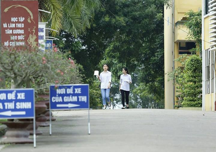 Thi THPT: Đề văn dễ thở, phát hiện thí sinh mang tài liệu vào phòng thi ảnh 4