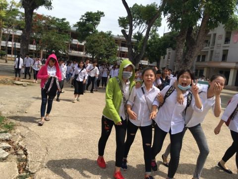 Thi THPT: Đề văn dễ thở, phát hiện thí sinh mang tài liệu vào phòng thi ảnh 3