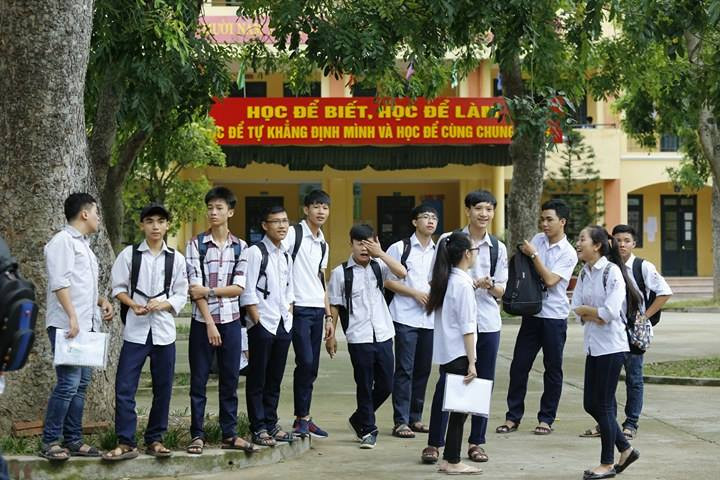 Thi THPT: Đề văn dễ thở, phát hiện thí sinh mang tài liệu vào phòng thi ảnh 43