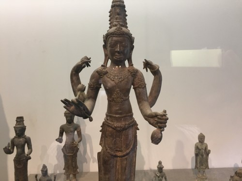 Hai pho tượng độc nhất vô nhị được bảo hiểm tới… 7 triệu USD ảnh 1