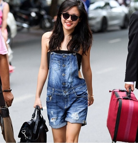 …và túi xách da đen cá tính