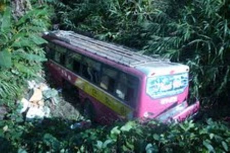 Hiện trường vụ tai nạn trên đèo Lò Xo