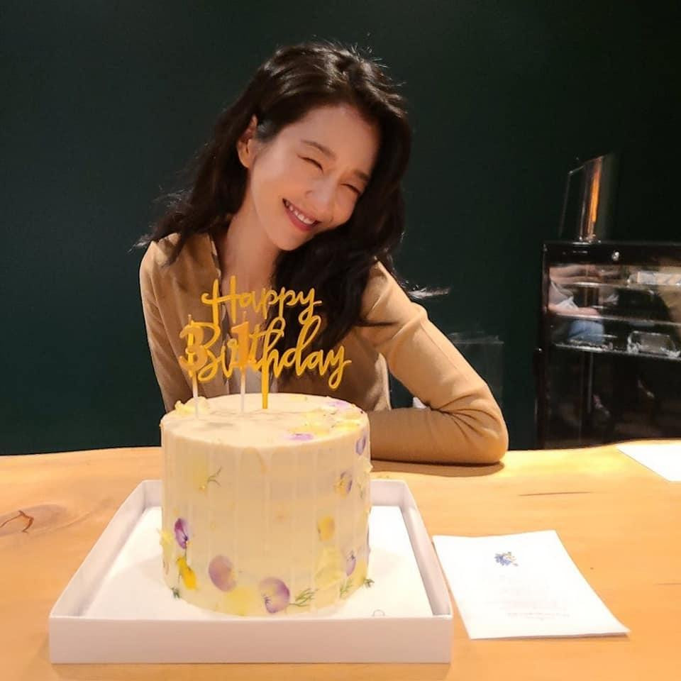 Seo Ye Ji vừa đón sinh nhật cách đây vài ngày Seo Ye Ji vừa đón sinh nhật cách đây vài ngày