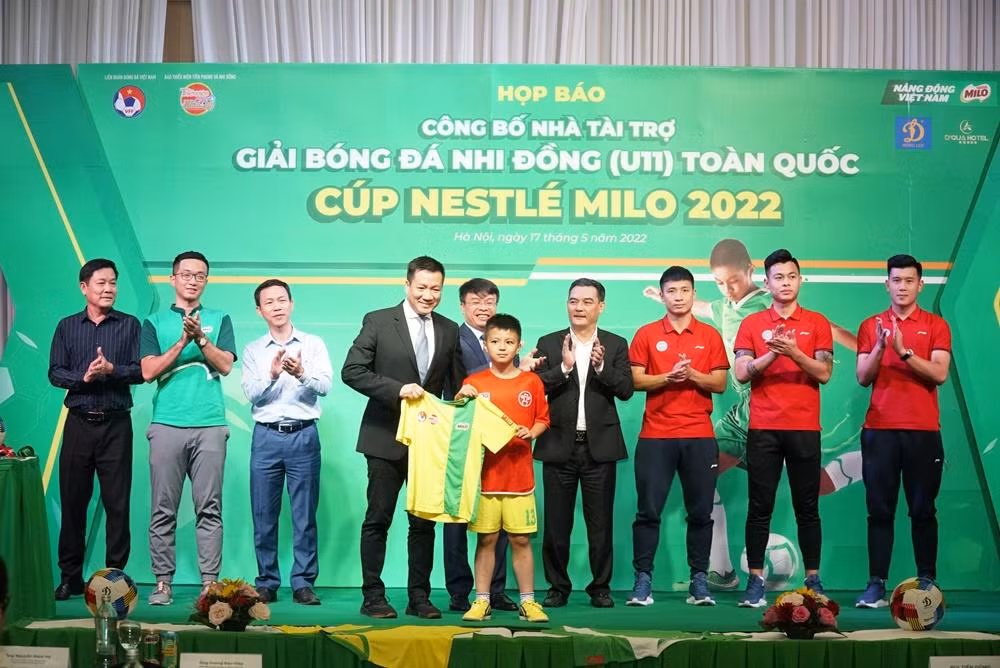 Nestlé MILO tài trợ nhiều hạng mục bao gồm kinh phí tổ chức, trang trí nhà thi đấu, đồng phục thi đấu, sữa và nước uống cùng giải thưởng cho các cầu thủ và đội bóng Nestlé MILO tài trợ nhiều hạng mục bao gồm kinh phí tổ chức, trang trí nhà thi đấu, đồng phục thi đấu, sữa và nước uống cùng giải thưởng cho các cầu thủ và đội bóng