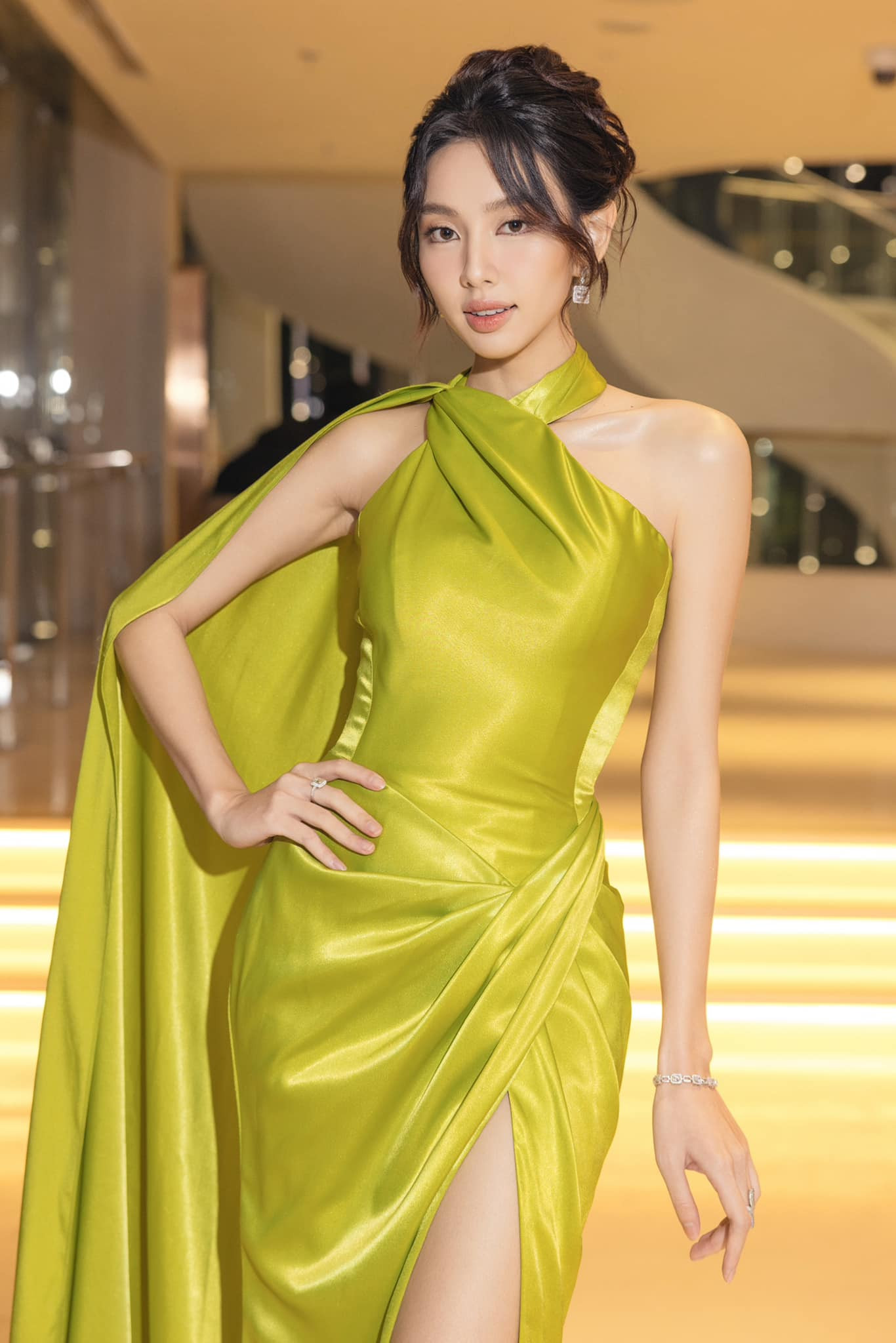 Thùy Tiên từng gặp ồn ào vì gỡ bỏ danh hiệu trên trang cá nhân. Thùy Tiên từng gặp ồn ào vì gỡ bỏ danh hiệu trên trang cá nhân.