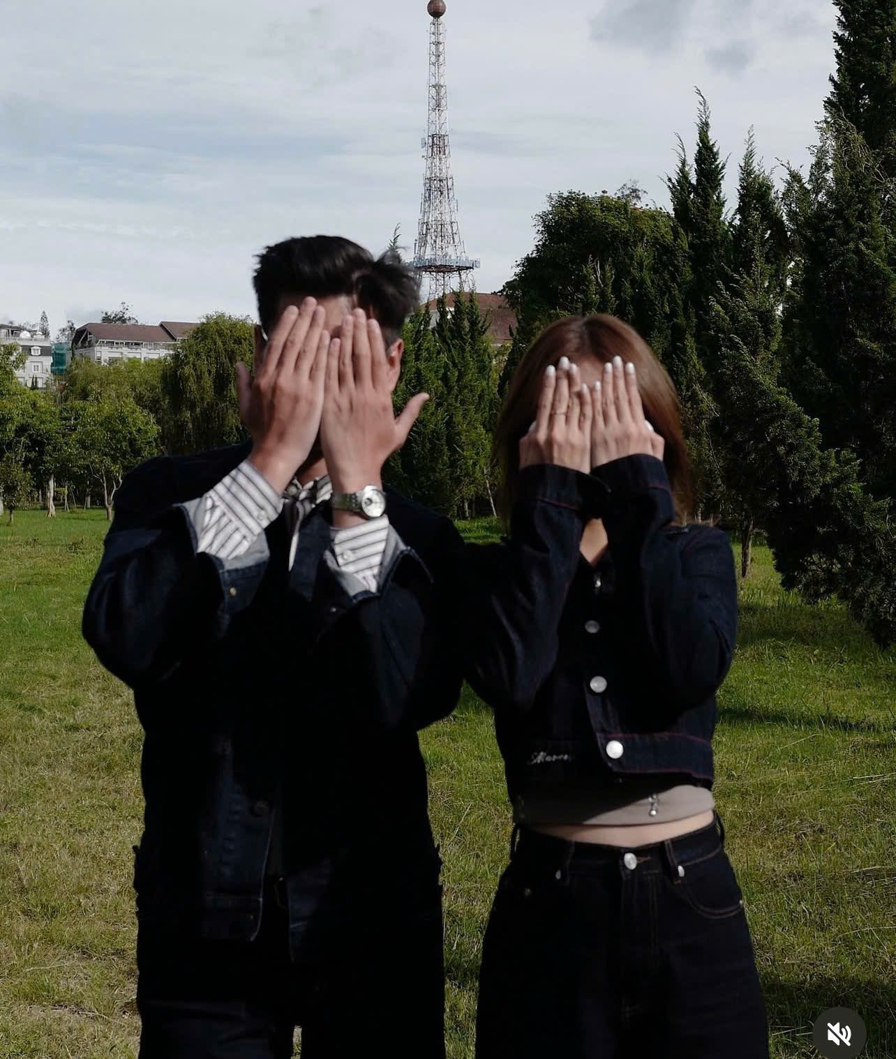 Loạt ảnh khiến Khả Ngân bị nghi ngờ có tình yêu mới.