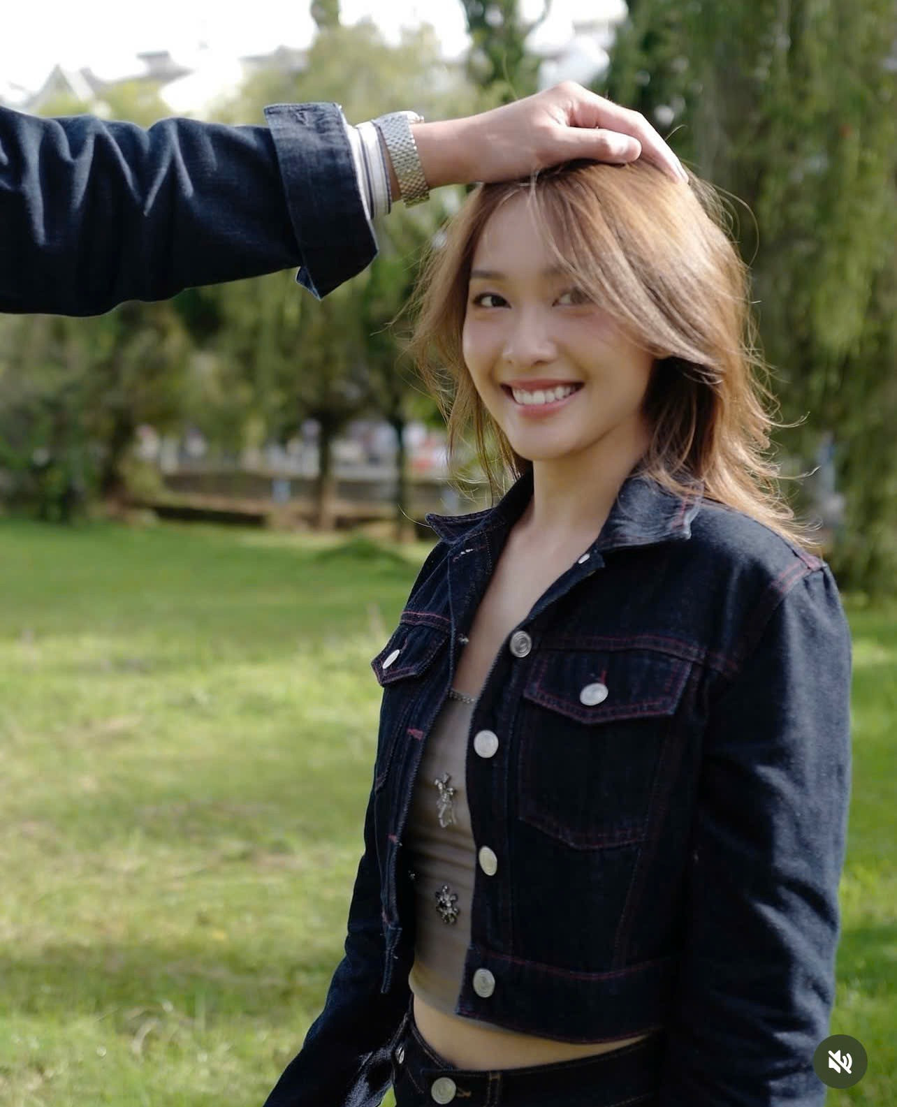 Loạt ảnh khiến Khả Ngân bị nghi ngờ có tình yêu mới.