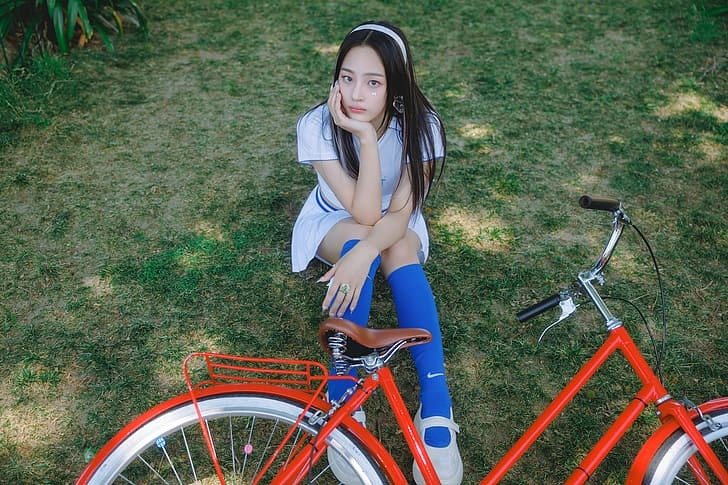 Đạp xe là cách tập thể dục rất thú vị. Đạp xe là cách tập thể dục rất thú vị.