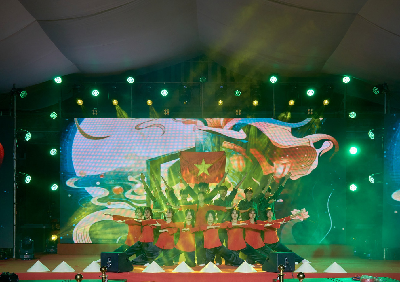 “Hội trại truyền thống” là sự kiện thường niên mà teen THPT chuyên Nguyễn Chí Thanh nào cũng nôn nao muốn tham gia. “Hội trại truyền thống” là sự kiện thường niên mà teen THPT chuyên Nguyễn Chí Thanh nào cũng nôn nao muốn tham gia.