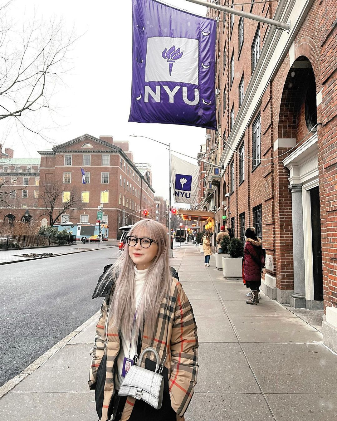 Không vì “mác” con nhà giàu mà Chao lơ là việc học. Ảnh: @whynotchao