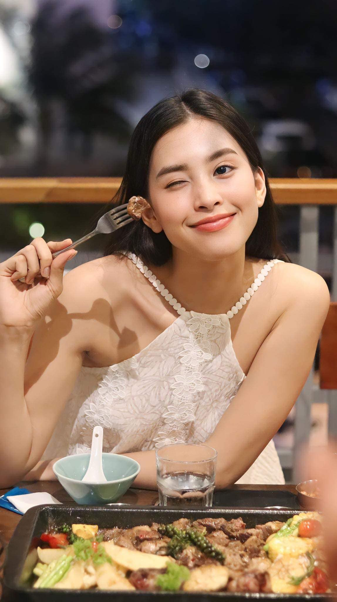 Ảnh đời thường mà Tiểu Vy cũng rất xinh đẹp.