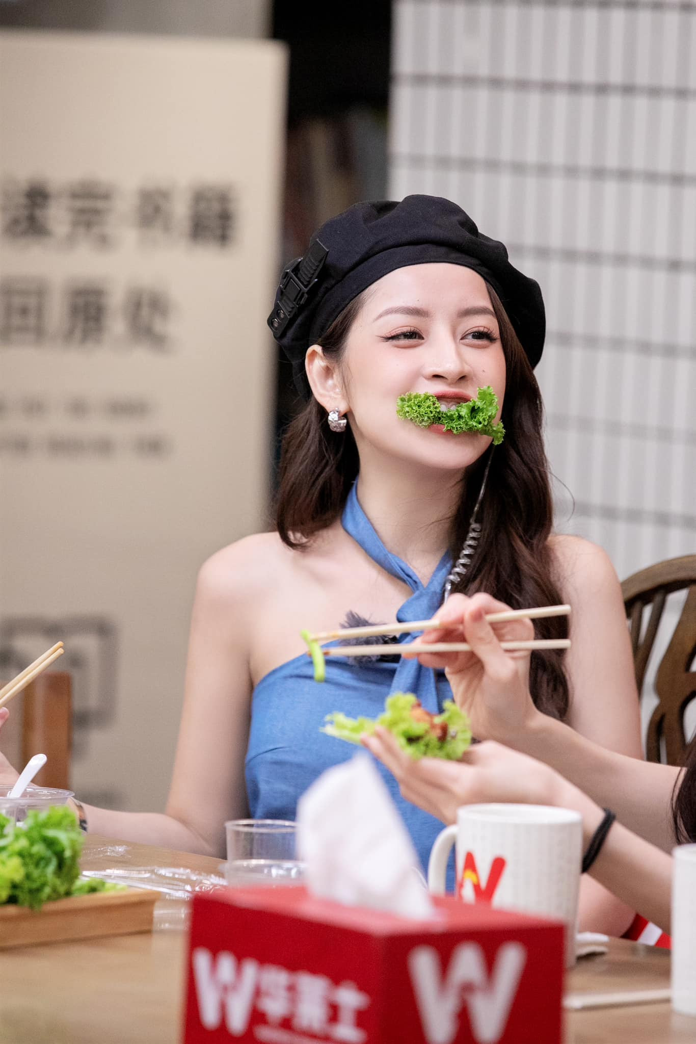 Chi Pu đang đắt hàng đi show truyền hình ở Trung Quốc.