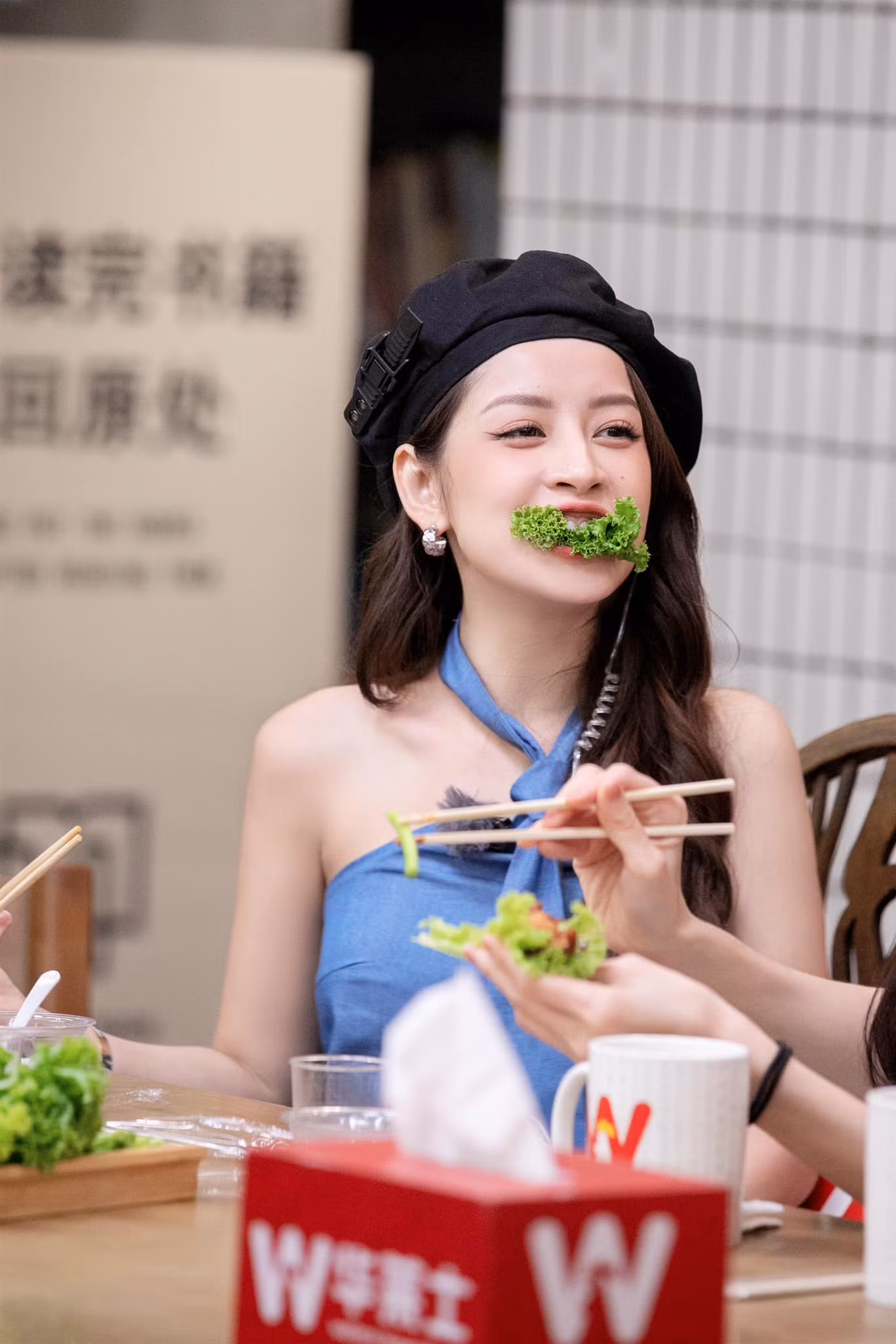 Chi Pu đang đắt hàng đi show truyền hình ở Trung Quốc. Chi Pu đang đắt hàng đi show truyền hình ở Trung Quốc.