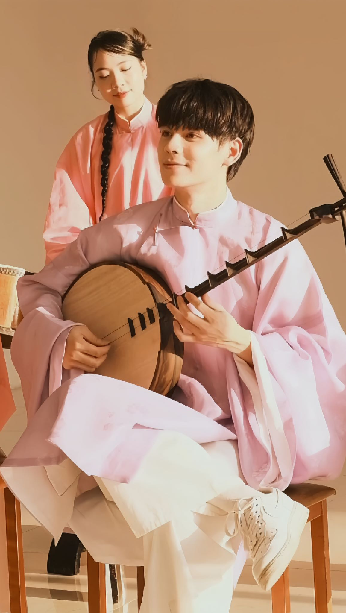 Thái Vũ tự nghĩ ra chi tiết Việt chơi đàn nguyệt.