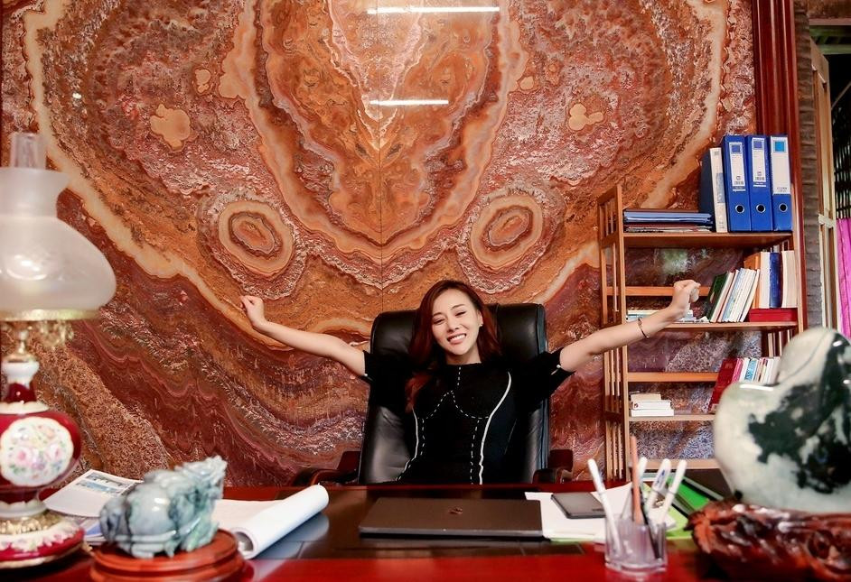 Phải chăng Nam sắp lên chức Phó giám đốc ở công ty nhà chồng?