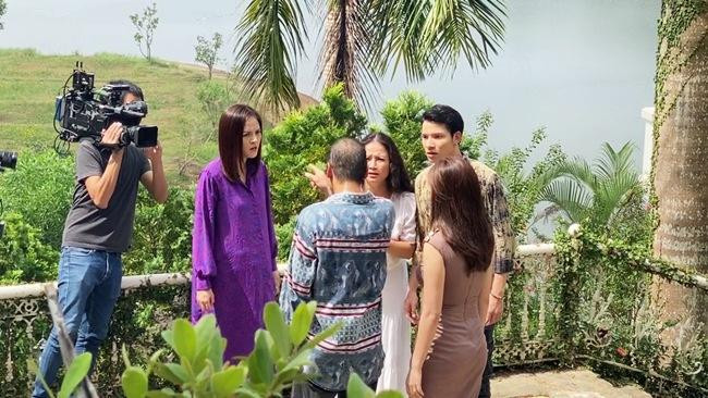 Ông Sinh và Nam đang vạch tội ba mẹ con bà Sa