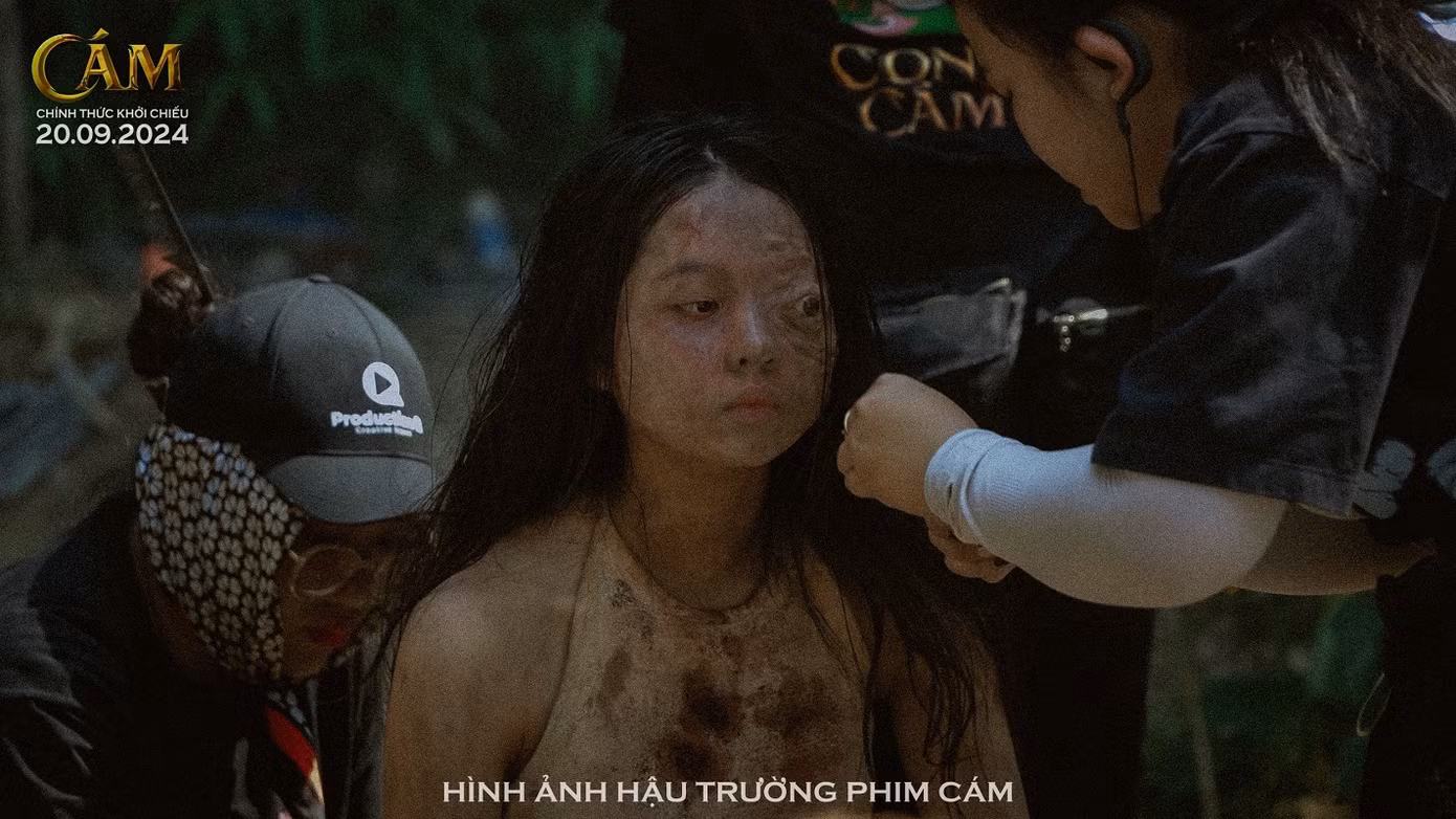Lâm Thanh Mỹ rất vất vả với khâu hóa trang.