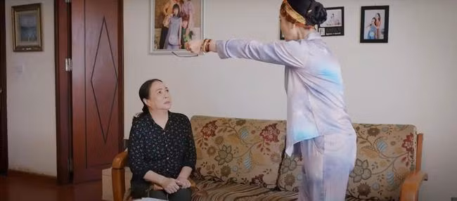 Bà sẵn sàng đến năn nỉ thông gia