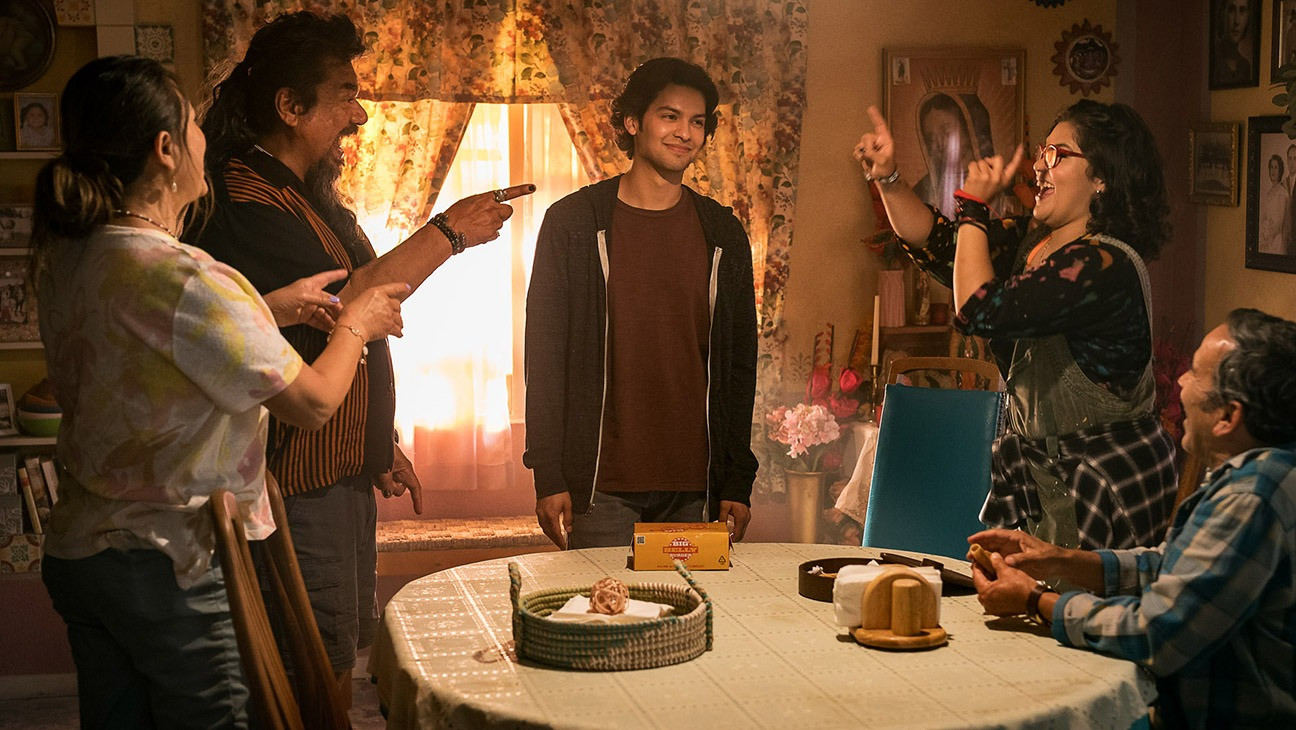 Gia đình Jamie Reyes chính là điểm nhấn vui nhộn của phim Gia đình Jamie Reyes chính là điểm nhấn vui nhộn của phim