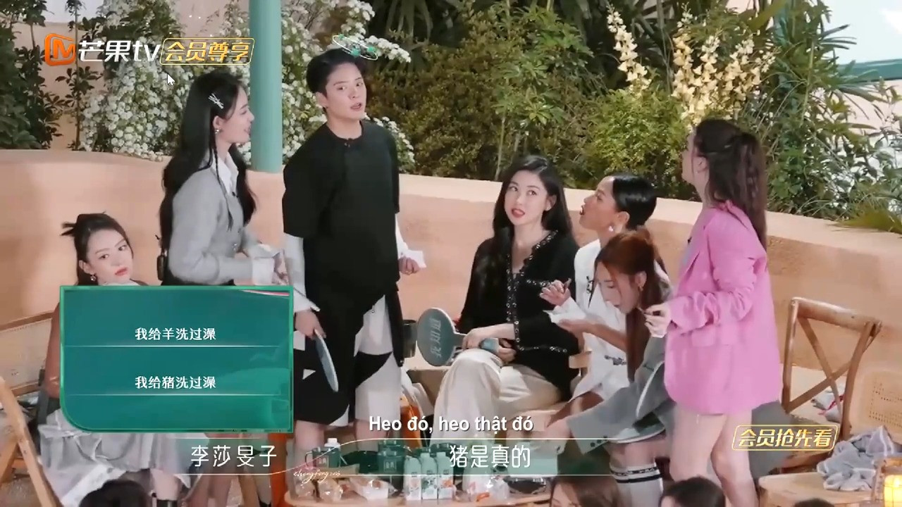 Hai người liên tục có những màn tương tác dễ thương