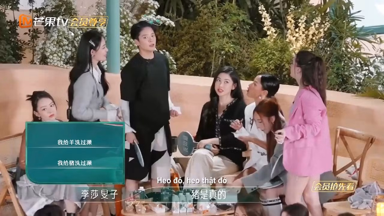 Hai người liên tục có những màn tương tác dễ thương