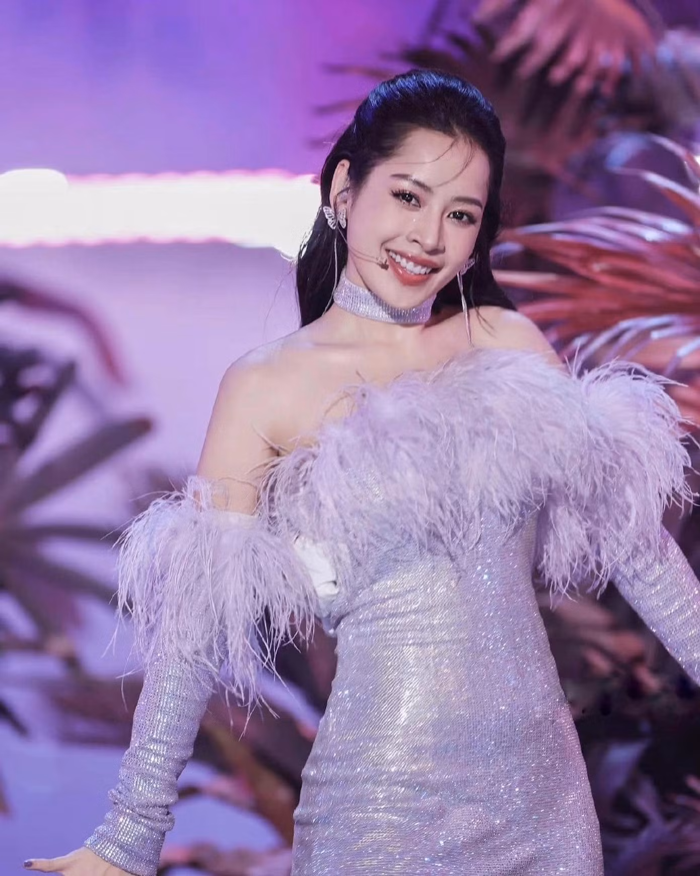 Hóa ra bộ váy của Chi Pu lại đắt nhất nhóm.