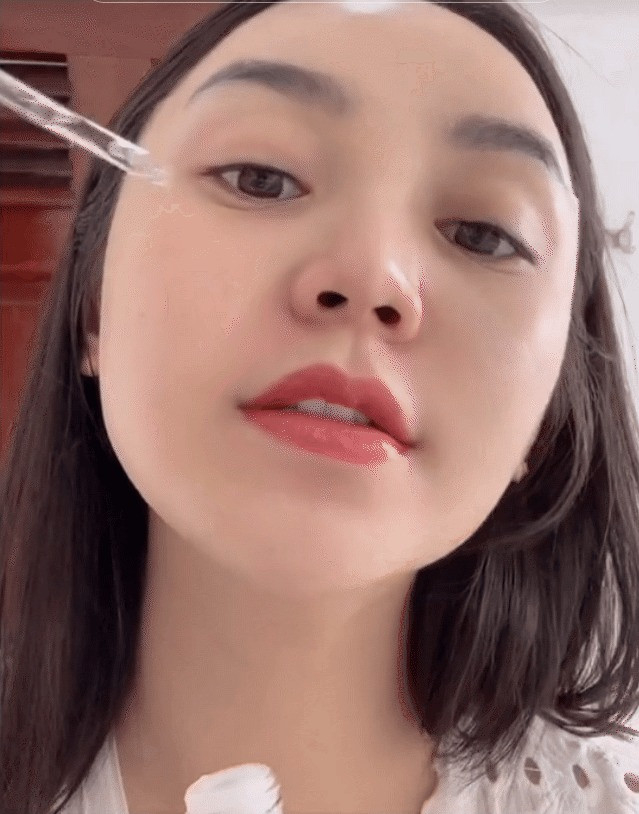 Serum cũng là vũ khí giúp Quỳnh Kool dưỡng da hiệu quả.