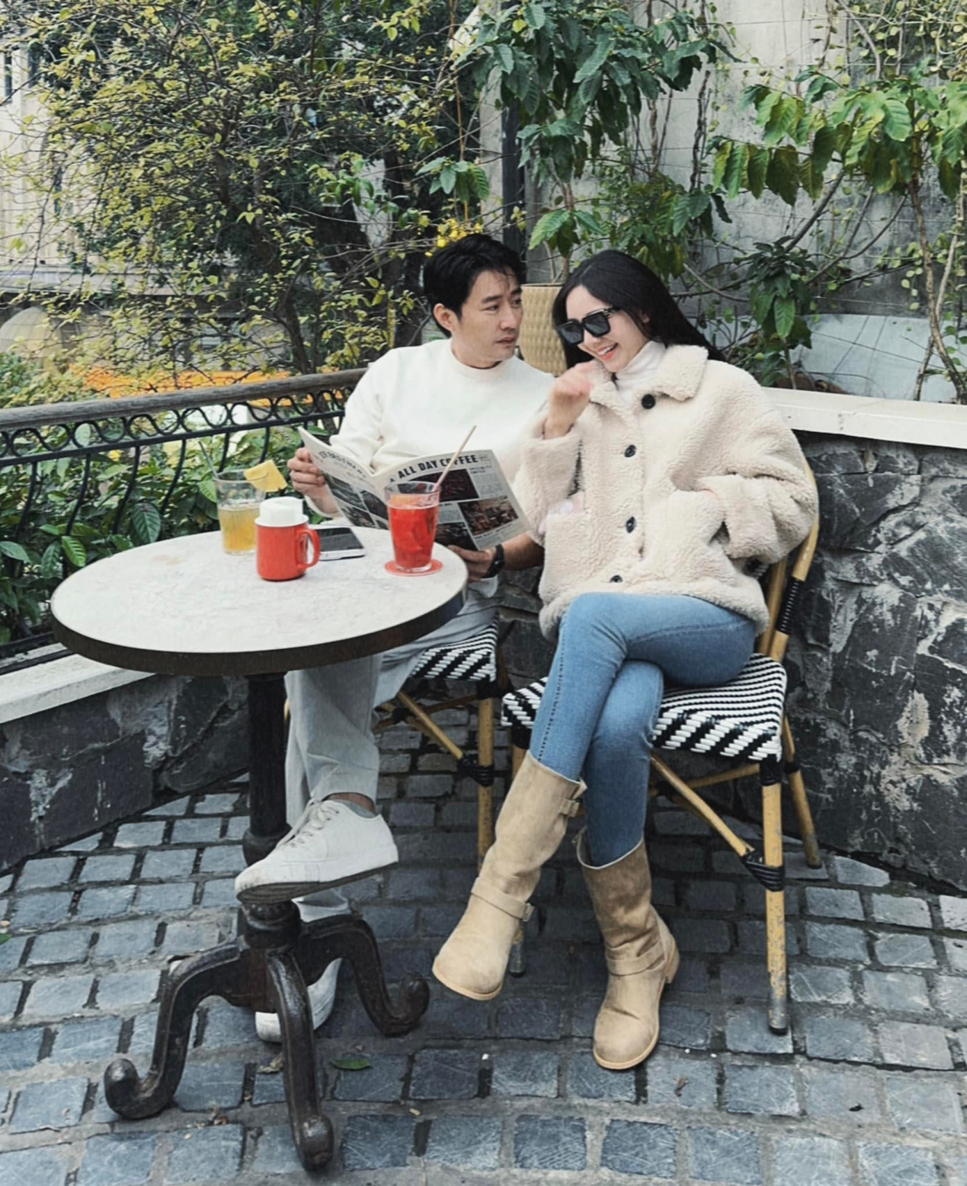 Tấm ảnh lãng mạn của hai người... Tấm ảnh lãng mạn của hai người...