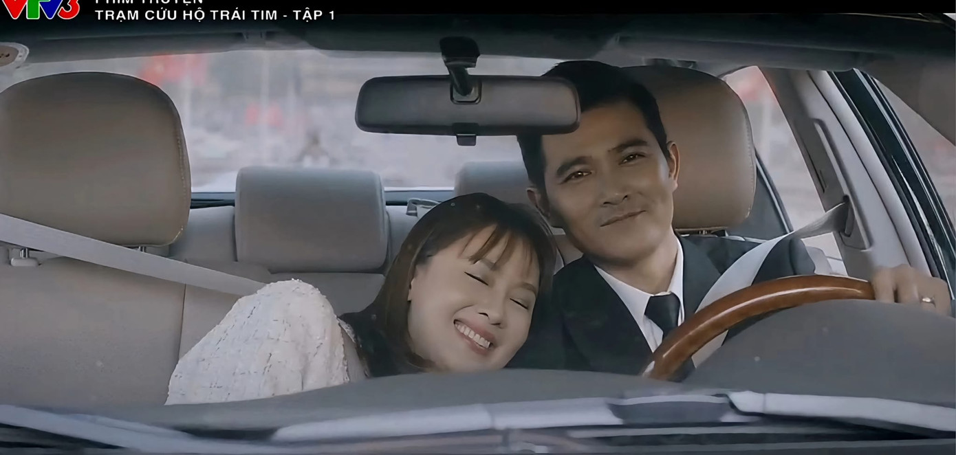 Cô có cuộc hôn nhân hạnh phúc với Nghĩa. Cô có cuộc hôn nhân hạnh phúc với Nghĩa.