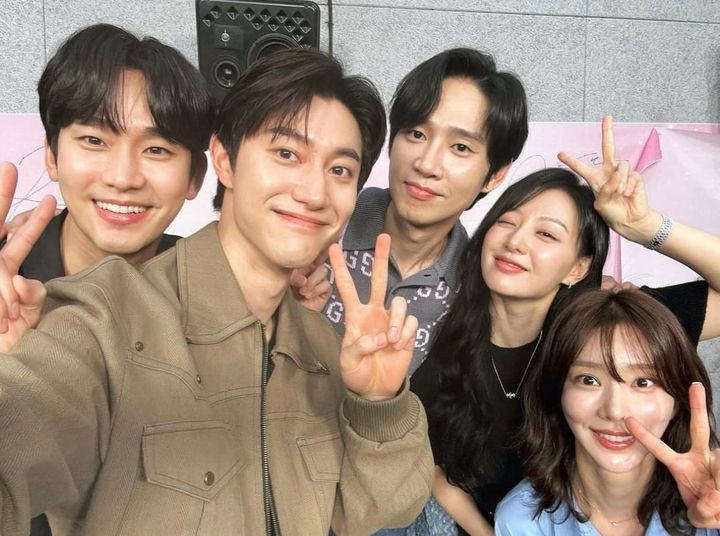 Còn đây là ảnh do Kim Soo Hyun chia sẻ.