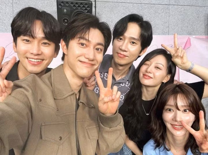 Còn đây là ảnh do Kim Soo Hyun chia sẻ.