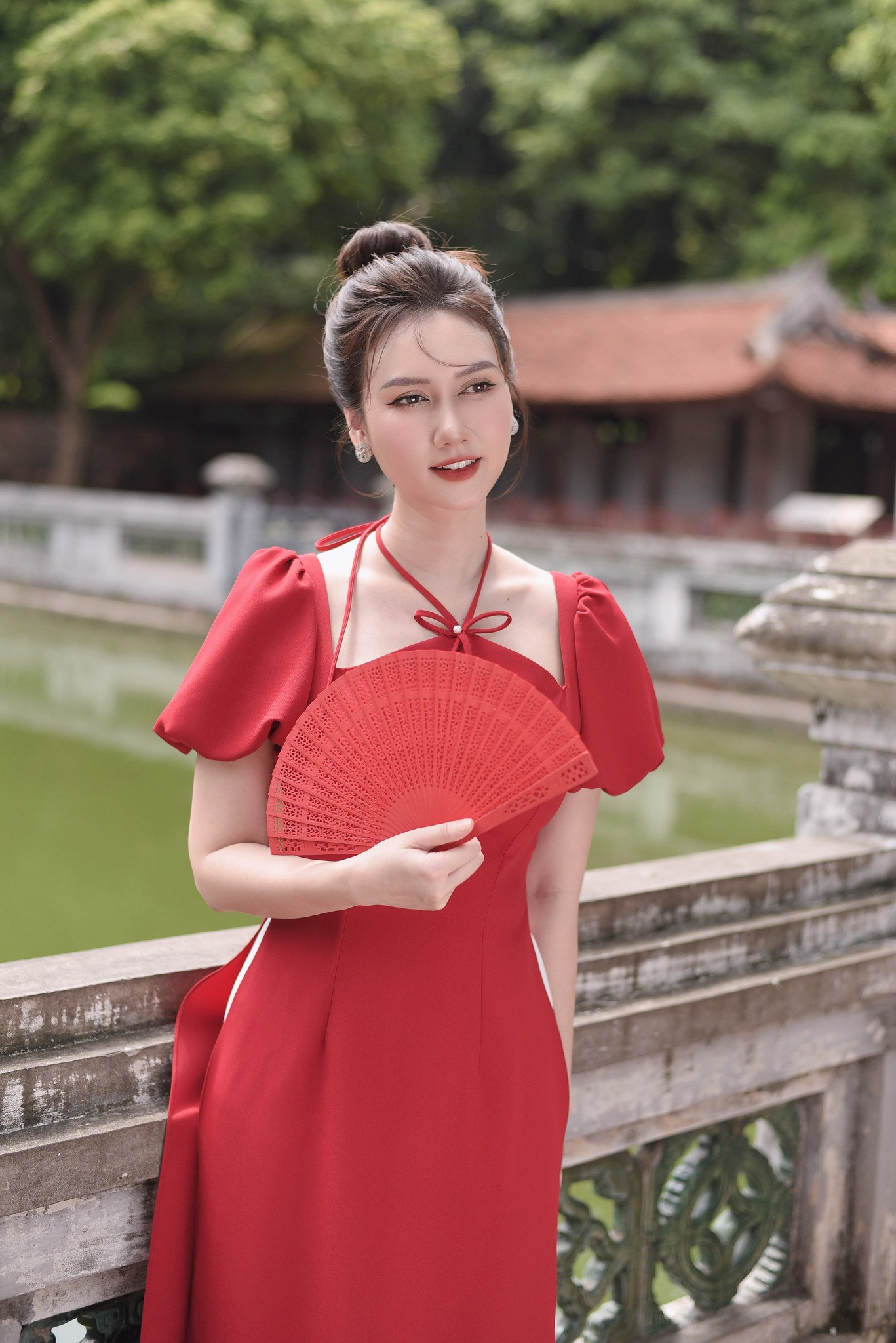 Hương Giang từng trải qua thời gian khó khăn sau khi chia tay mối tình 5 năm. Hương Giang từng trải qua thời gian khó khăn sau khi chia tay mối tình 5 năm.