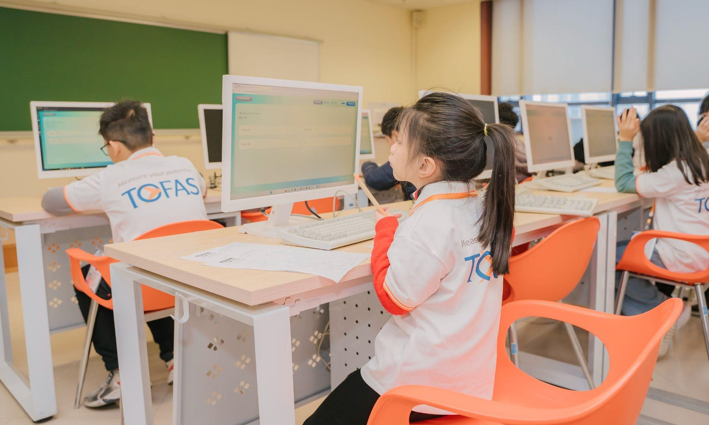 Các em học sinh Việt Nam tập trung làm bài đánh giá năng lực toán TOFAS trong vòng Chung kết Quốc gia.