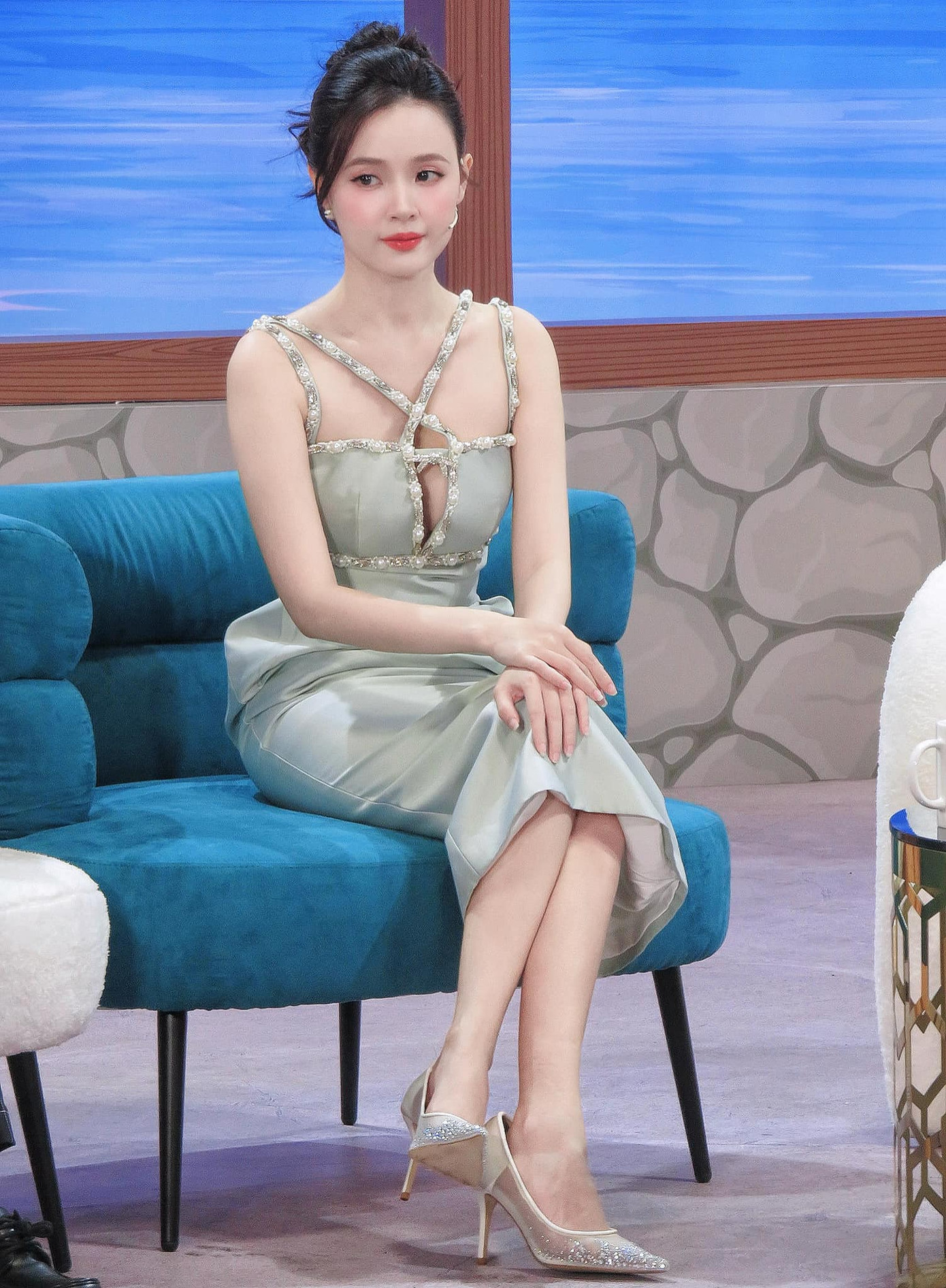 Midu khoe ảnh đi làm việc liên tục dù sắp làm đám cưới. Midu khoe ảnh đi làm việc liên tục dù sắp làm đám cưới.