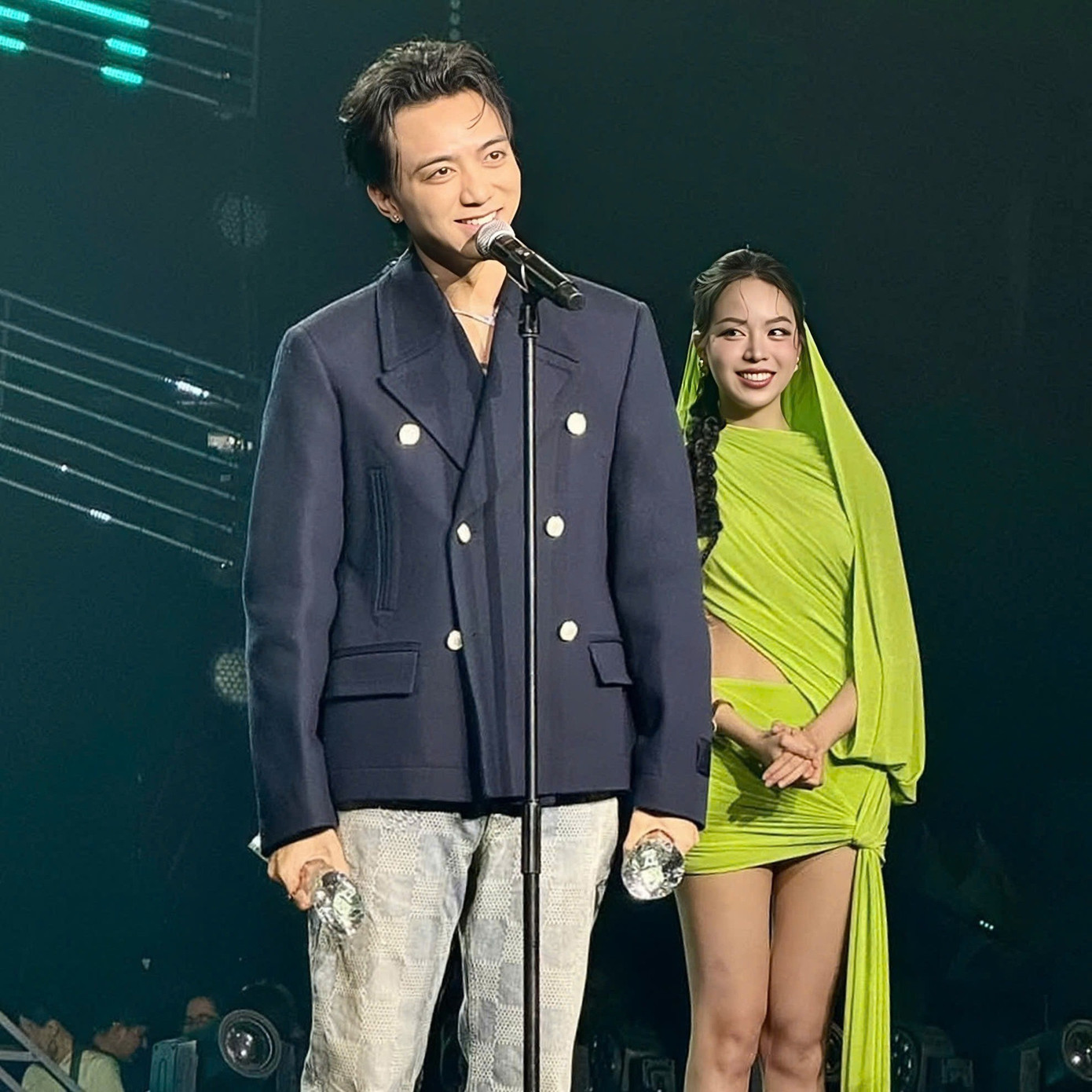 SOOBIN và Thanh Thủy gây chú ý trong một lễ trao giải âm nhạc. SOOBIN và Thanh Thủy gây chú ý trong một lễ trao giải âm nhạc.