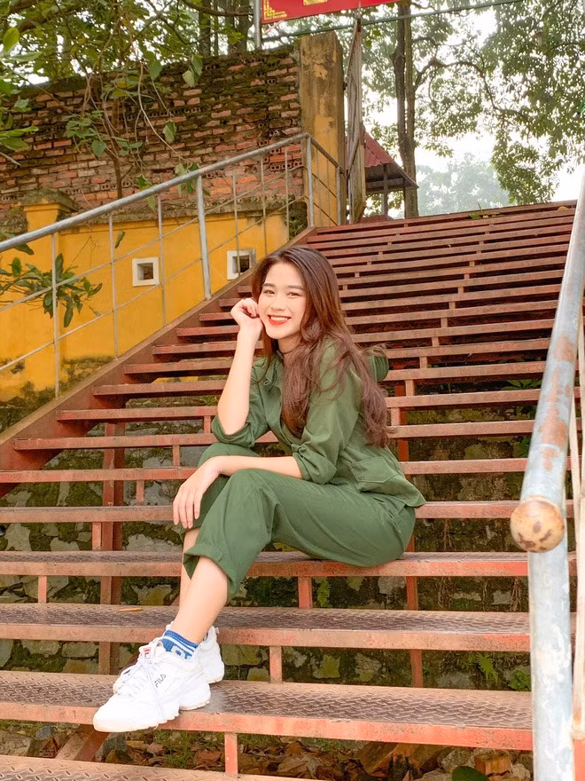 Cô đi thi Hoa hậu sau khi kết thúc khóa học quân sự.