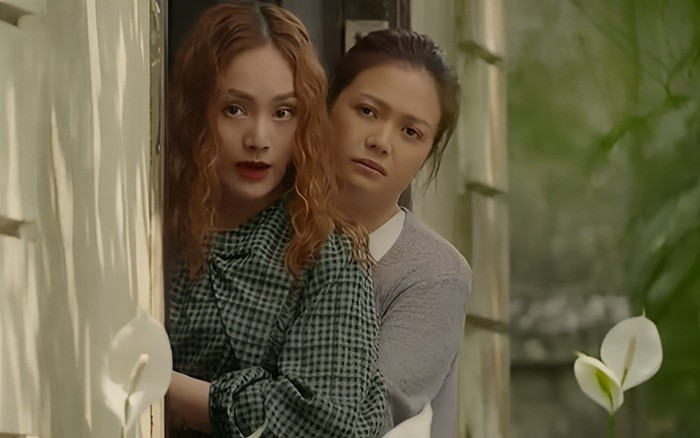 Hà còn trổ tài đọc khẩu hình của bố mẹ chồng Hà còn trổ tài đọc khẩu hình của bố mẹ chồng