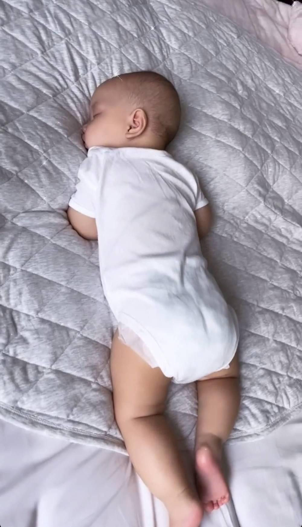 Bức hình khiến netizen không biết là Leon hay Lisa. Bức hình khiến netizen không biết là Leon hay Lisa.