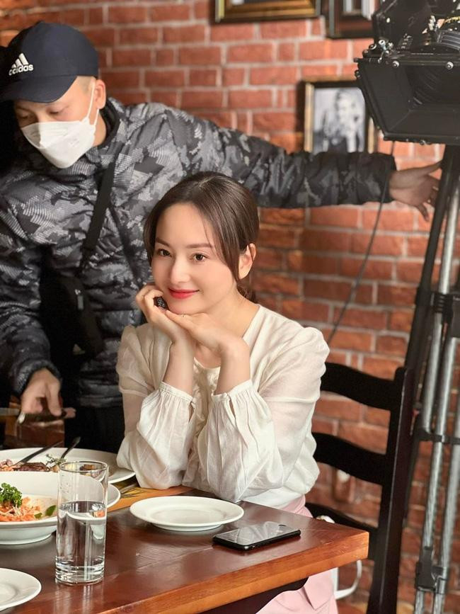 Cả hai diễn viên đều xinh đẹp hơn trước Cả hai diễn viên đều xinh đẹp hơn trước