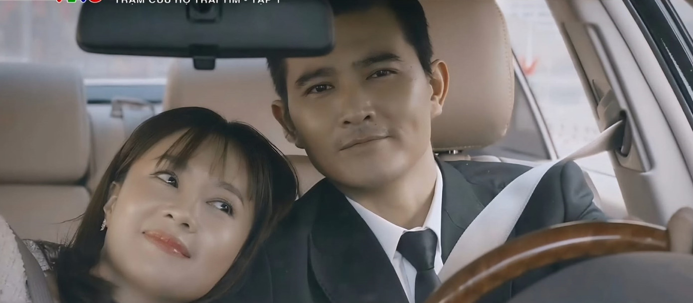 Nghĩa lúc nào cũng yêu thương chăm sóc vợ mình. Nghĩa lúc nào cũng yêu thương chăm sóc vợ mình.