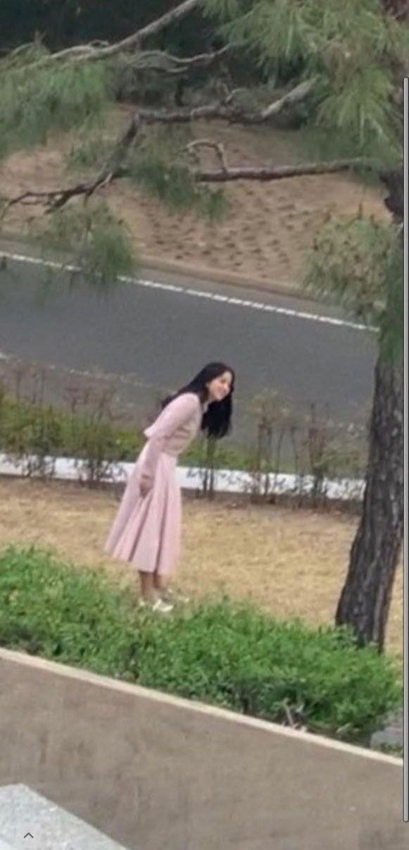 Jisoo trên trường quay Jisoo trên trường quay