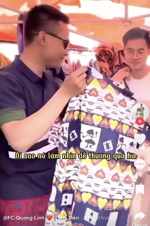 Quang Linh nhanh chóng mua chiếc áo được Thùy Tiên khen đẹp... Quang Linh nhanh chóng mua chiếc áo được Thùy Tiên khen đẹp...