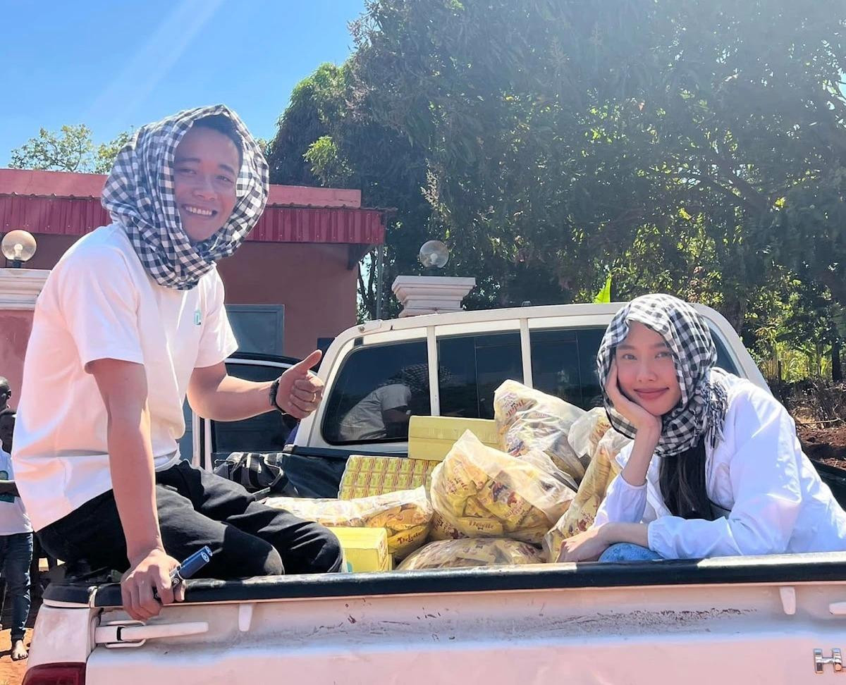 Quang Linh Vlogs rất buồn khi vắng Thùy Tiên Quang Linh Vlogs rất buồn khi vắng Thùy Tiên