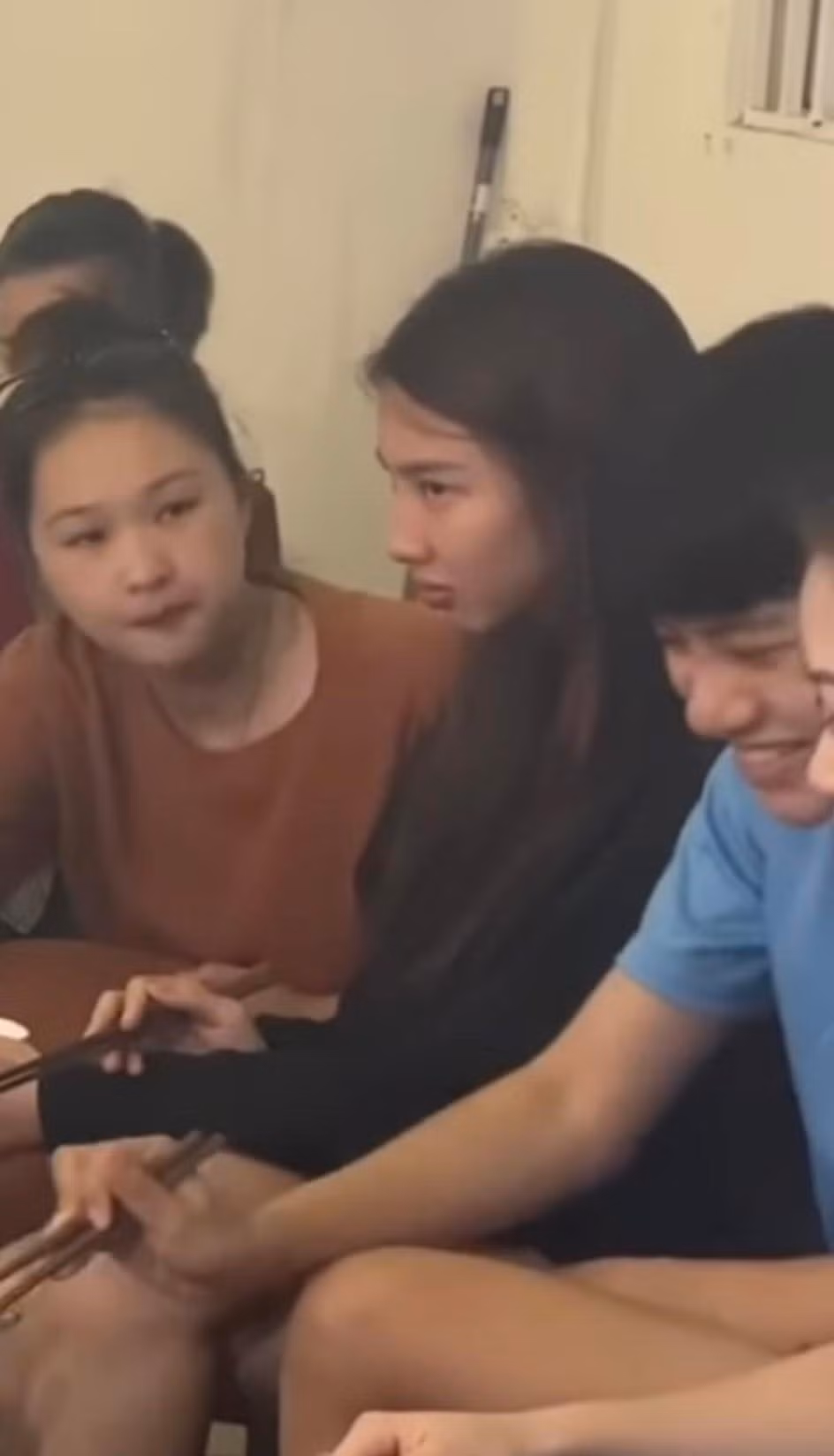 Khoảnh khắc Thùy Tiên hờn dỗi Quang Linh vô cùng đáng yêu