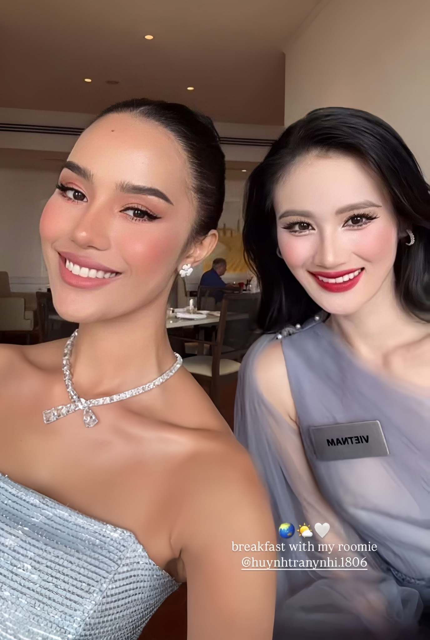 Hoa hậu Ý Nhi rất thân thiết với người đẹp Thái Lan. Hoa hậu Ý Nhi rất thân thiết với người đẹp Thái Lan.