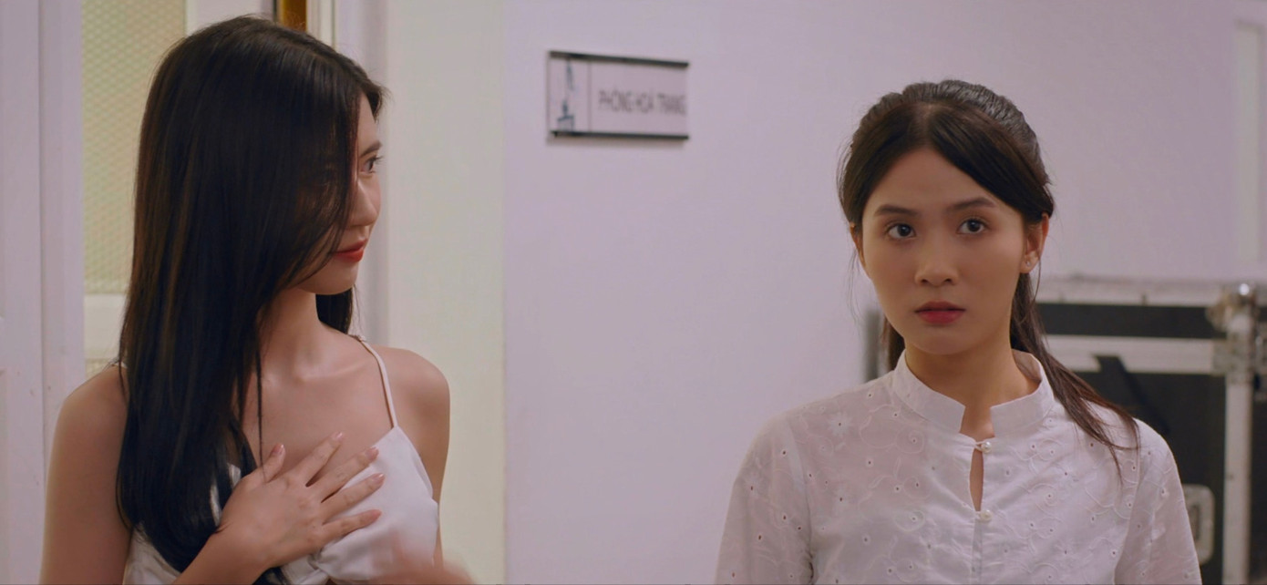 Ngọc khiến khán giả bức xúc vì hành xử kém duyên. Ngọc khiến khán giả bức xúc vì hành xử kém duyên.