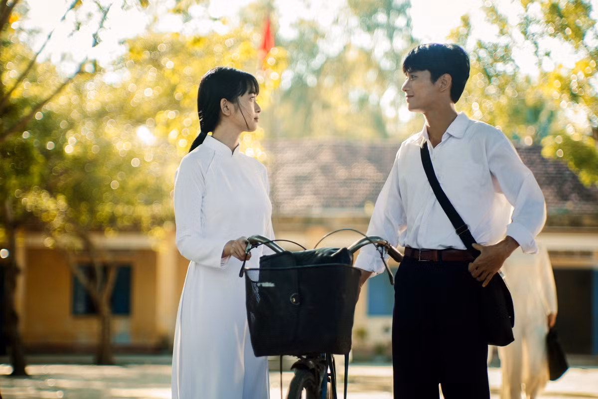 Ngày Xưa Có Một Chuyện Tình tràn ngập những khung hình thơ mộng.