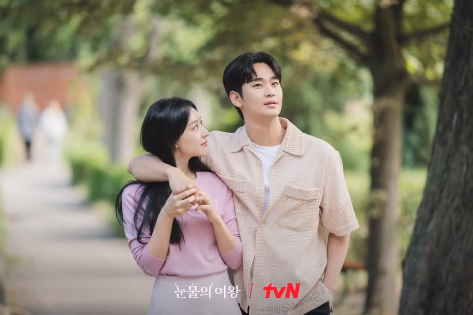 Kim Soo Hyun kể rằng anh tranh thủ đi chơi khi không vướng lịch quay bên Đức.