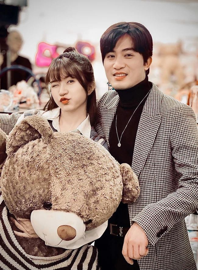 Nhiều khán giả sốt ruột vì đã lâu không gặp Đông Phong, Vân Vân. Nhiều khán giả sốt ruột vì đã lâu không gặp Đông Phong, Vân Vân.